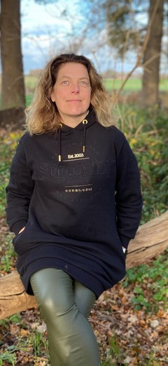 Kim - Therapeut & Hypno therapeut, EMDR, Mindfulness, systemischwerk, innerlijk kind, hardlopen kickboksen yoga therapie, zingeving en voicedialoog