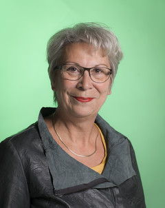 Gerrie - geaccrediteerd therapeut; gediplomeerd systeemtherapeut.  Disciplines: Master Systeemtherapie- systeemspecialist, EFT, Seksuologie.